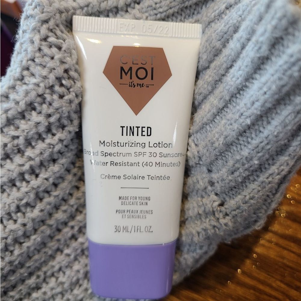 C'est Moi Tinted Moisturizing Lotion with SPF 30 - 1 fl oz Cocoa - Picture 4 of 4